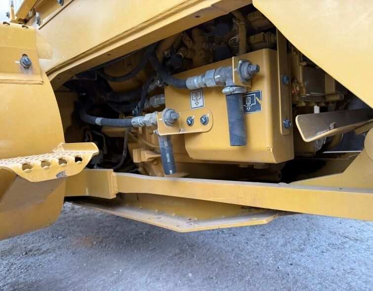 CATERPILLAR  140 AWD ***IMPECCABLE***